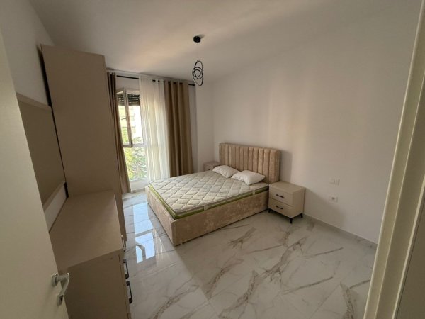 Tirane, jepet me qera apartament 2+1 Kati 3, 800 € 