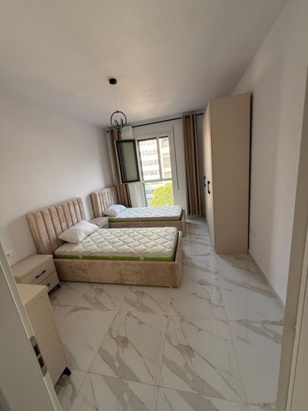 Tirane, jepet me qera apartament 2+1 Kati 3, 800 € 