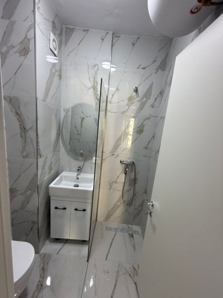 Tirane, jepet me qera apartament 2+1 Kati 3, 800 € 