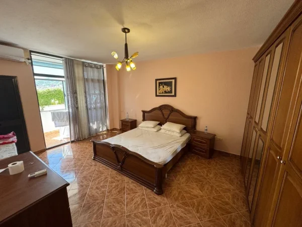 Tirane, jepet me qera apartament 2+1 Kati 9, 121 m² 600 € (Mbrapa Square 21)
