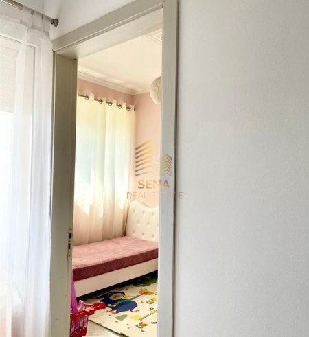 Tirane, jepet me qera apartament 2+1+Ballkon Kati 2, 100 m² 750 € (Prane Restorant Blini)