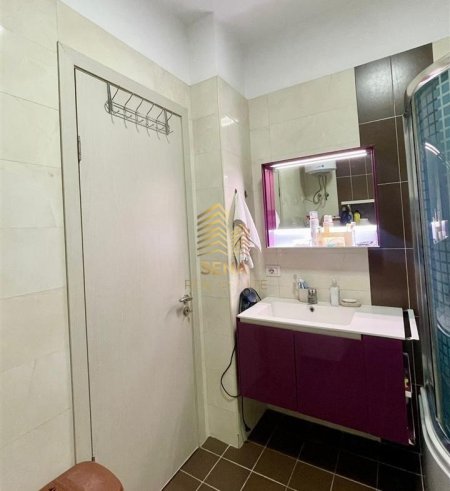Tirane, jepet me qera apartament 2+1+Ballkon Kati 2, 100 m² 750 € (Prane Restorant Blini)