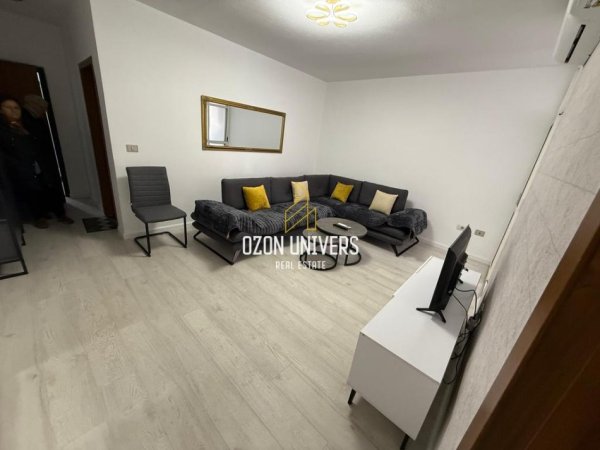 Tirane, jepet me qera apartament 1+1 Kati 3, 65 m² 600 € (Komuna e Parisit!)