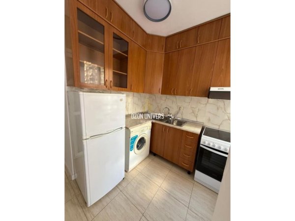 Tirane, jepet me qera apartament 1+1 Kati 3, 65 m² 600 € (Komuna e Parisit!)