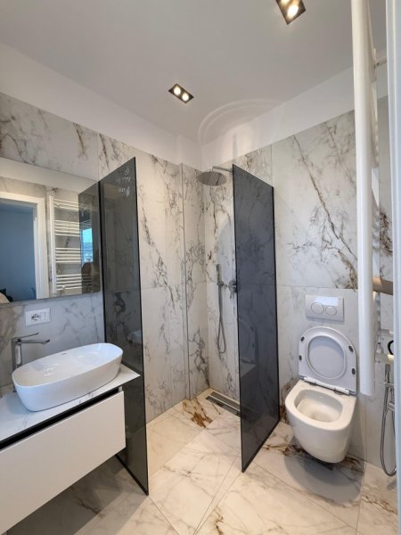 Tirane, jepet me qera apartament 1+1 Kati 9, 60 m² 650 € (Kompleksi Delijorgji)