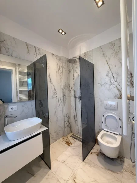 Tirane, jepet me qera apartament 1+1 Kati 9, 60 m² 650 € (Kompleksi Delijorgji)