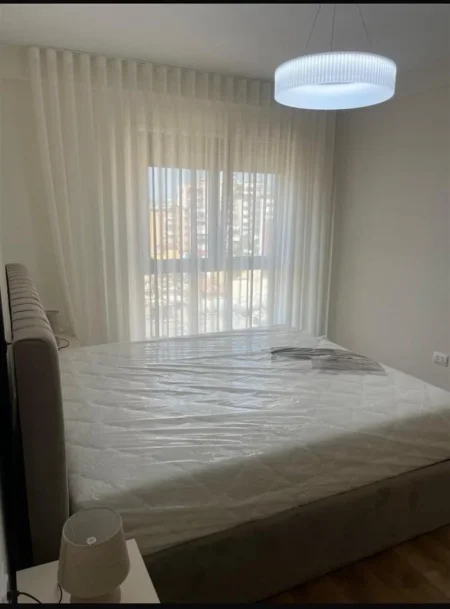Tirane, jepet me qera apartament 1+1 Kati 6, 65 m² 650 € (Shkolla e Kuqe)
