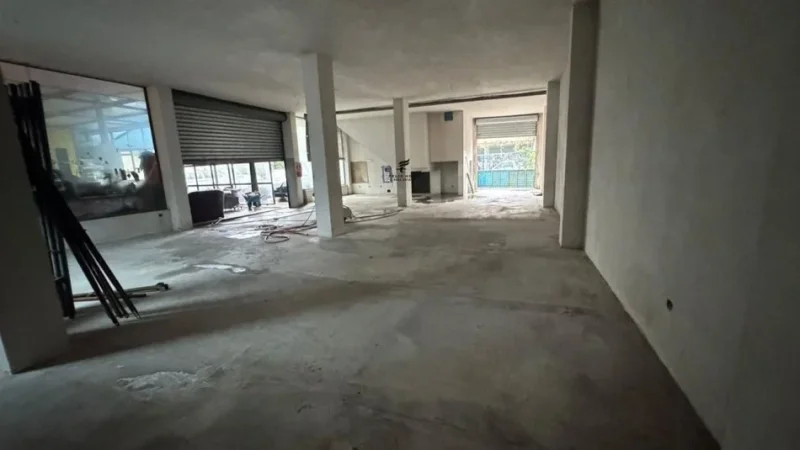 Tirane, jepet me qera magazine , 180 m² 1.200 € (FUSHA AVIACIONIT)