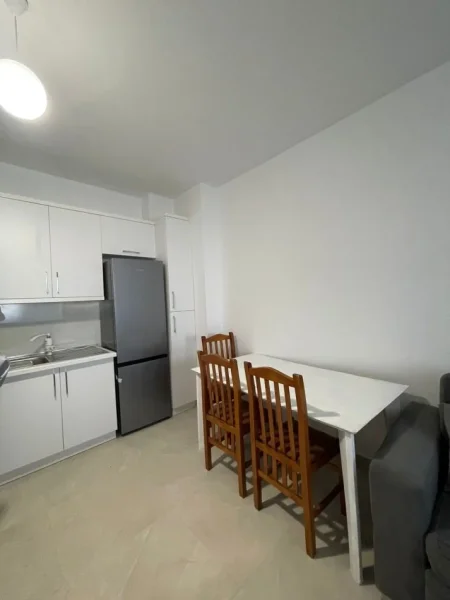 Tirane, jepet me qera apartament 2+1 Kati 6, 86 m² 700 € (Kryqzimi 21 Dhjetorit)
