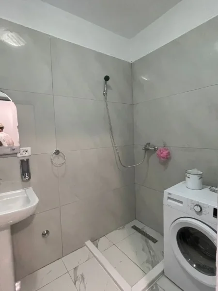 Tirane, jepet me qera apartament 2+1 Kati 6, 86 m² 700 € (Kryqzimi 21 Dhjetorit)