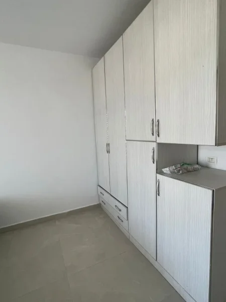 Tirane, jepet me qera apartament 2+1 Kati 6, 86 m² 700 € (Kryqzimi 21 Dhjetorit)