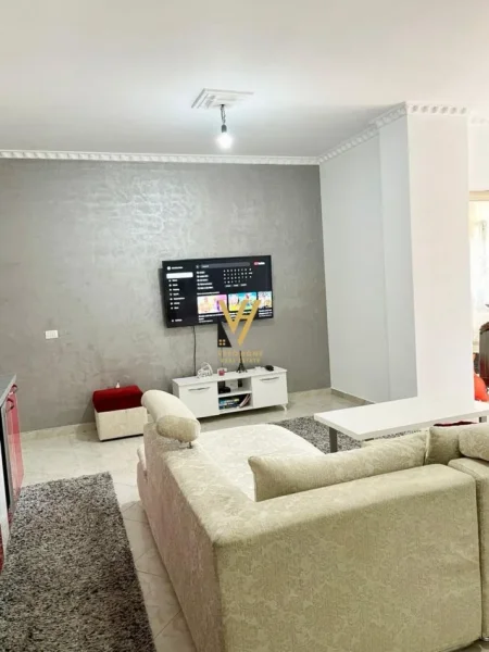 Tirane, jepet me qera apartament 2+1+Ballkon Kati 4, 105 m² 700 € (JORDAN MISJA)