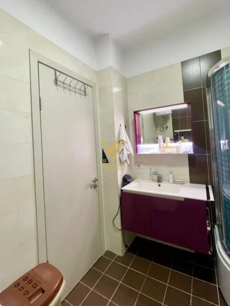 Tirane, jepet me qera apartament 2+1+Ballkon Kati 4, 105 m² 700 € (JORDAN MISJA)