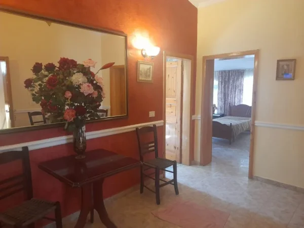 Tirane, jepet me qera apartament 2+1 Kati 3, 130 m² 600 € (Komuna Parisit)