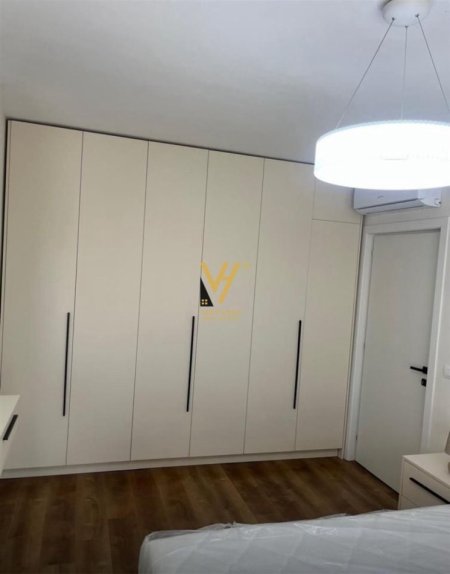 Tirane, jepet me qera apartament 1+1+Ballkon Kati 6, 70 m² 650 € (SHKOLLA E KUQE)