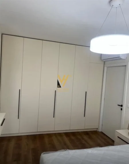 Tirane, jepet me qera apartament 1+1+Ballkon Kati 6, 70 m² 650 € (SHKOLLA E KUQE)