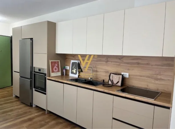 Tirane, jepet me qera apartament 1+1+Ballkon Kati 6, 70 m² 650 € (SHKOLLA E KUQE)