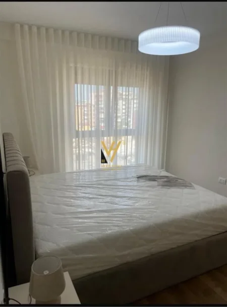 Tirane, jepet me qera apartament 1+1+Ballkon Kati 6, 70 m² 650 € (SHKOLLA E KUQE)