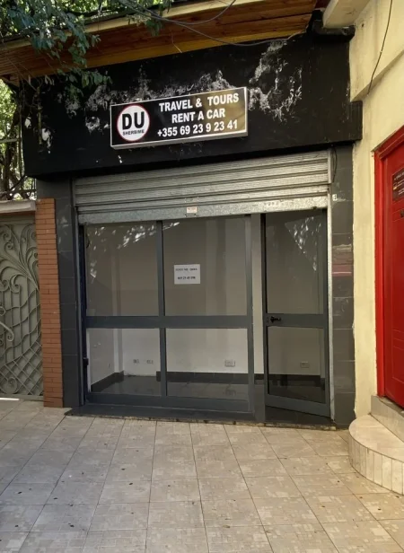 Tirane, jepet me qera dyqan Kati 0, 7 m² (Ambasada e Vatikanit)