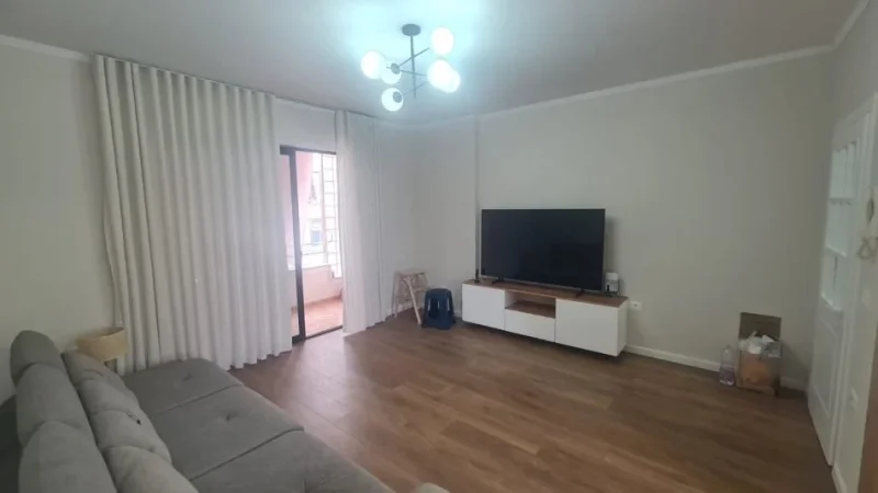 Tirane, jepet me qera apartament 2+1 Kati 5, 80 m² 750 € (Selvia, Rruga e Dibres)