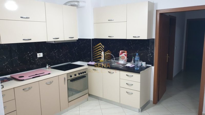 Tirane, jepet me qera apartament 2+1+Ballkon , 98 m² 450 € (Rruga Muhamed Deliu)