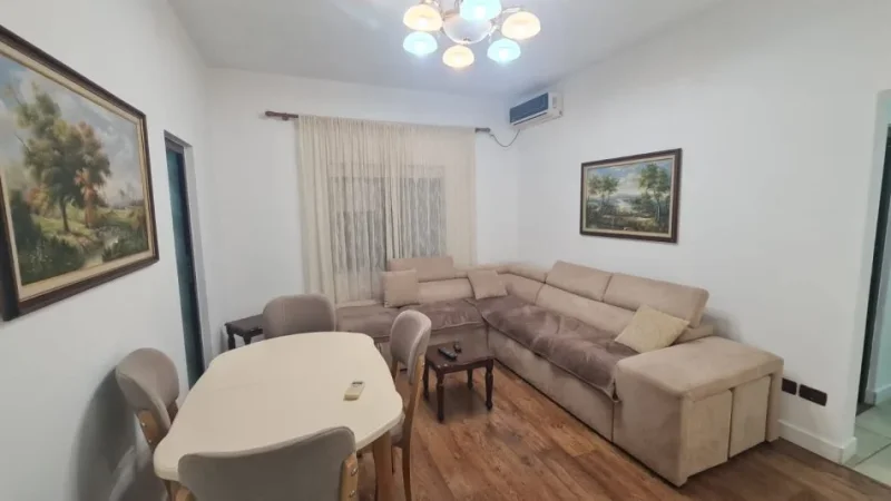 Tirane, jepet me qera shtepi 2+1 Kati 2, 80 m² 700 € (Mine Peza prane Komisariatit)