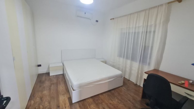 Tirane, jepet me qera shtepi 2+1 Kati 2, 80 m² 700 € (Mine Peza prane Komisariatit)