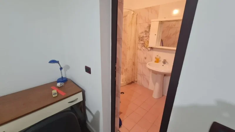Tirane, jepet me qera shtepi 2+1 Kati 2, 80 m² 700 € (Mine Peza prane Komisariatit)