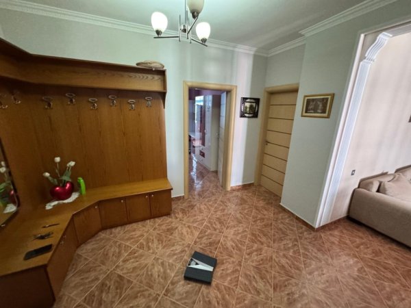 Tirane, jepet me qera apartament 2+1 Kati 9, 600 €