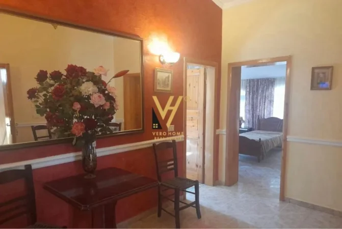 Tirane, jepet me qera apartament 2+1+Ballkon Kati 3, 130 m² 600 € (KOMUNA E PARISIT)