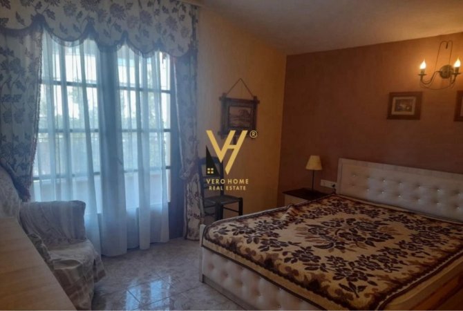 Tirane, jepet me qera apartament 2+1+Ballkon Kati 3, 130 m² 600 € (KOMUNA E PARISIT)