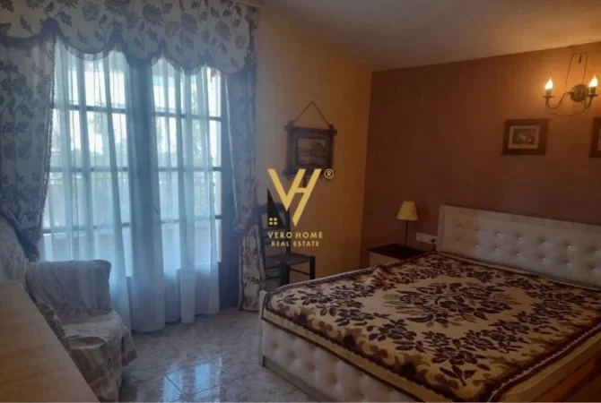 Tirane, jepet me qera apartament 2+1+Ballkon Kati 3, 130 m² 600 € (KOMUNA E PARISIT)