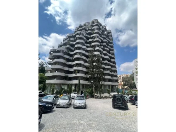 Tirane, jepet me qera zyre Kati 10, 113 m² 2.500 € (Liqeni , Lion Park Residence)