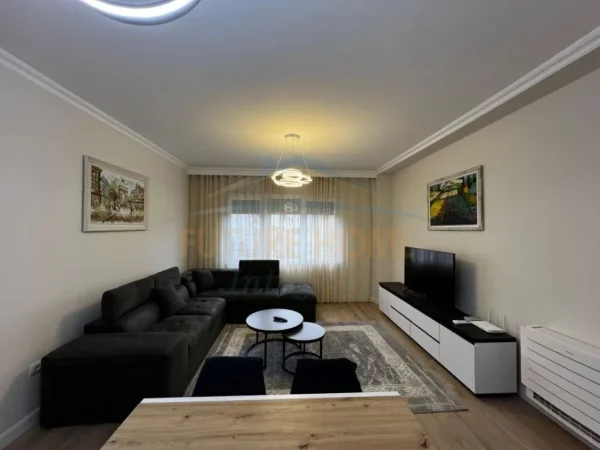 Tirane, jepet me qera apartament 2+1 Kati 2, 110 m² 1.100 € (Pazari i Ri, Tiranë.)