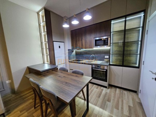 Tirane, jepet me qera apartament 1+1 Kati 3, 58 m² 700 € (prane Square 21.)
