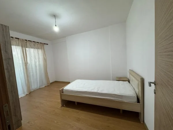 Tirane, jepet me qera apartament 3+1 Kati 1, 110 m² 500 € (5 MAJI)