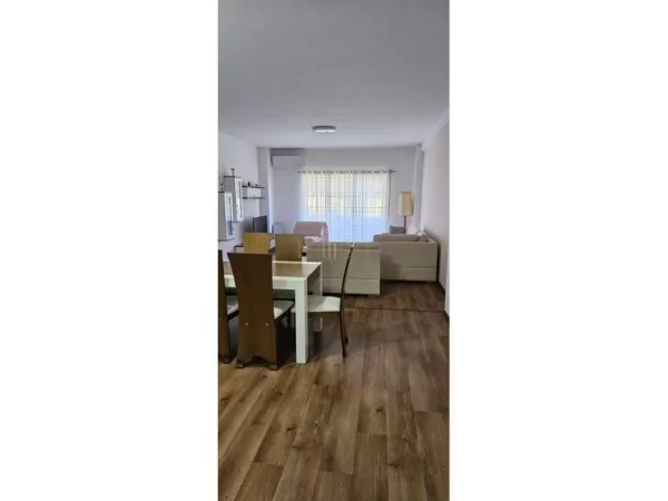 Tirane, jepet me qera apartament 2+1+Ballkon Kati 5, 120 m² 750 € (Kopshti botanik)
