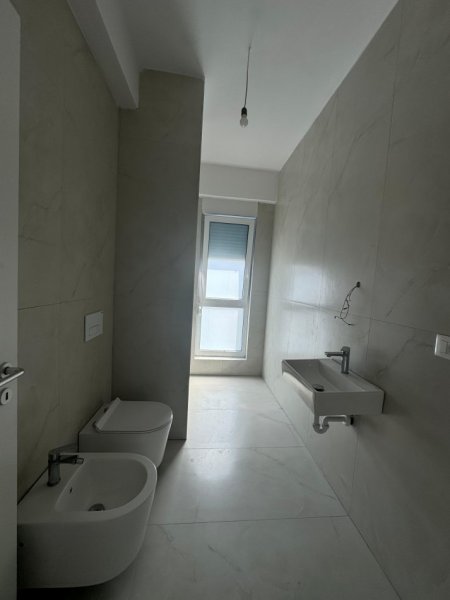 Tirane, jepet me qera apartament 2+1 Kati 1, 110 m² 500 € (RRUGA DALIP TOPI)