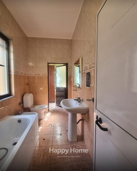 Tirane, jepet me qera Vile Kati 2, 300 m² (Rr.Kosovareve)