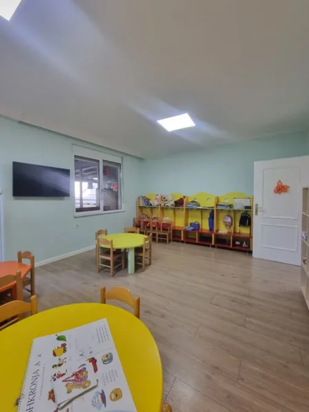 Tirane, jepet me qera apartament Kati 2, 180 m² (Blloku)