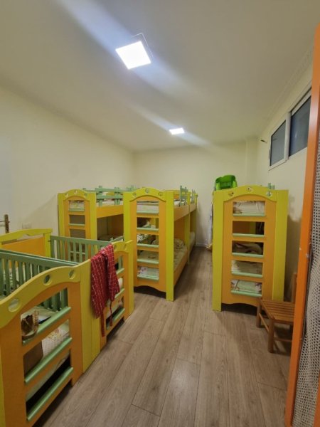 Tirane, jepet me qera apartament Kati 2, 180 m² (Blloku)