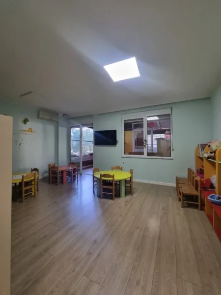 Tirane, jepet me qera apartament Kati 2, 180 m² (Blloku)