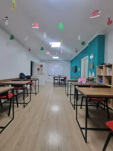 Tirane, jepet me qera apartament Kati 2, 180 m² (Blloku)