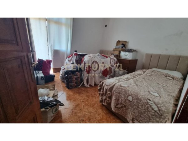 Tirane, jepet me qera apartament 3+1+Ballkon Kati 2, 210 m² 550 € (Bulevardi Ri)