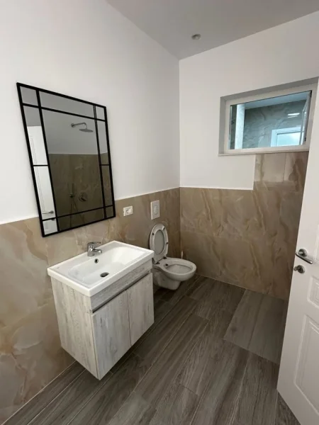 Tirane, jepet me qera apartament Kati 0, 110 m² (Blloku Kafe Roma)