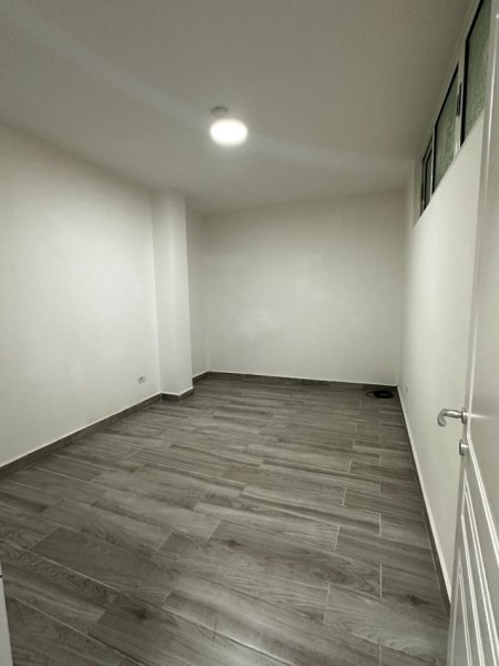 Tirane, jepet me qera apartament Kati 0, 110 m² (Blloku Kafe Roma)