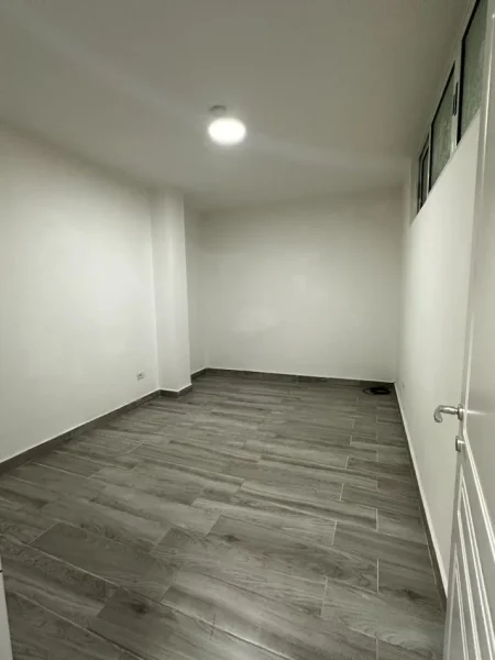 Tirane, jepet me qera apartament Kati 0, 110 m² (Blloku Kafe Roma)