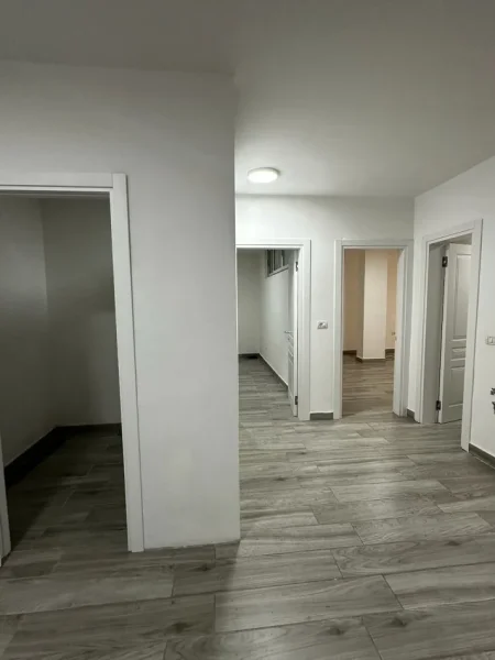 Tirane, jepet me qera apartament Kati 0, 110 m² (Blloku Kafe Roma)