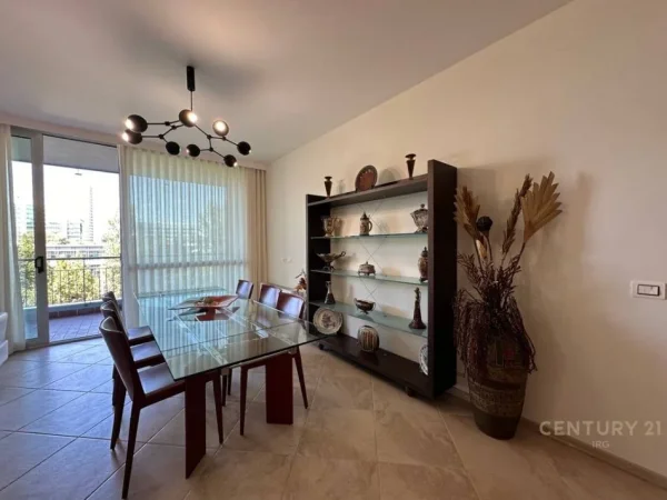 Tirane, jepet me qera apartament 3+1 Kati 4, 215 m² 3.000 € (Etc)