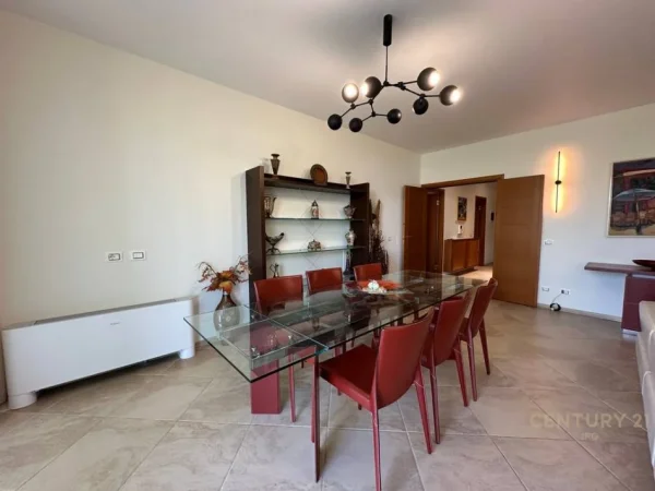 Tirane, jepet me qera apartament 3+1 Kati 4, 215 m² 3.000 € (Etc)